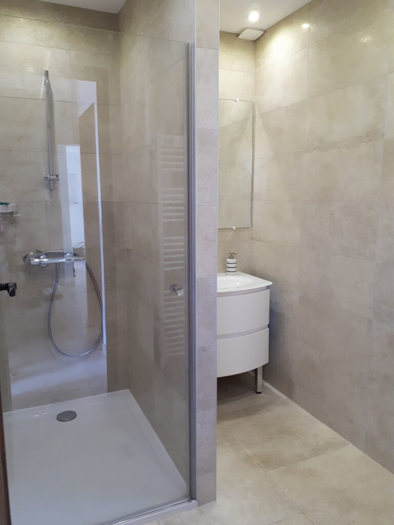 SDB INDEPENDANTE RDC