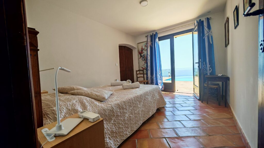 Chambre 4 fenetre