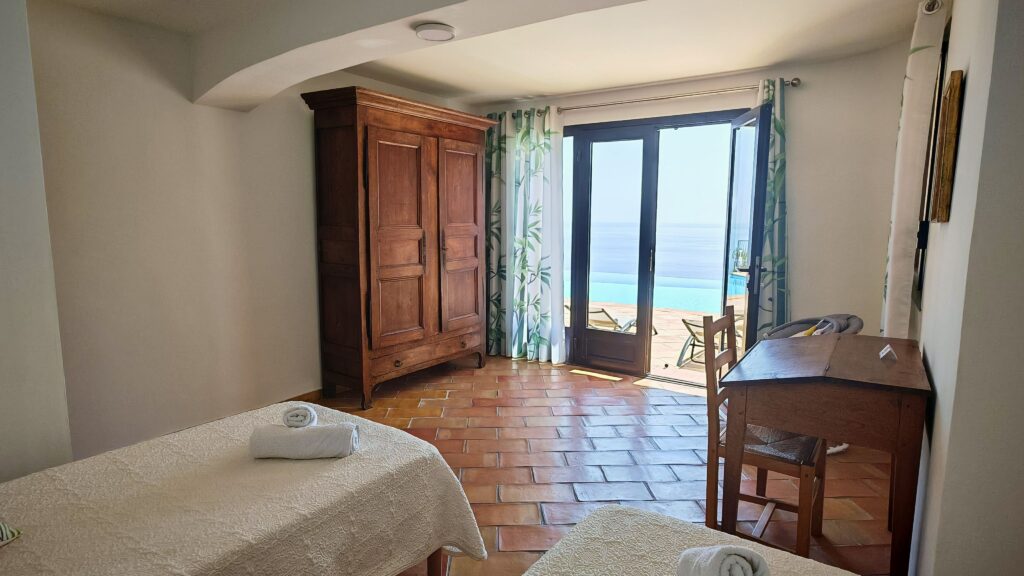 Chambre N°6 fenetre