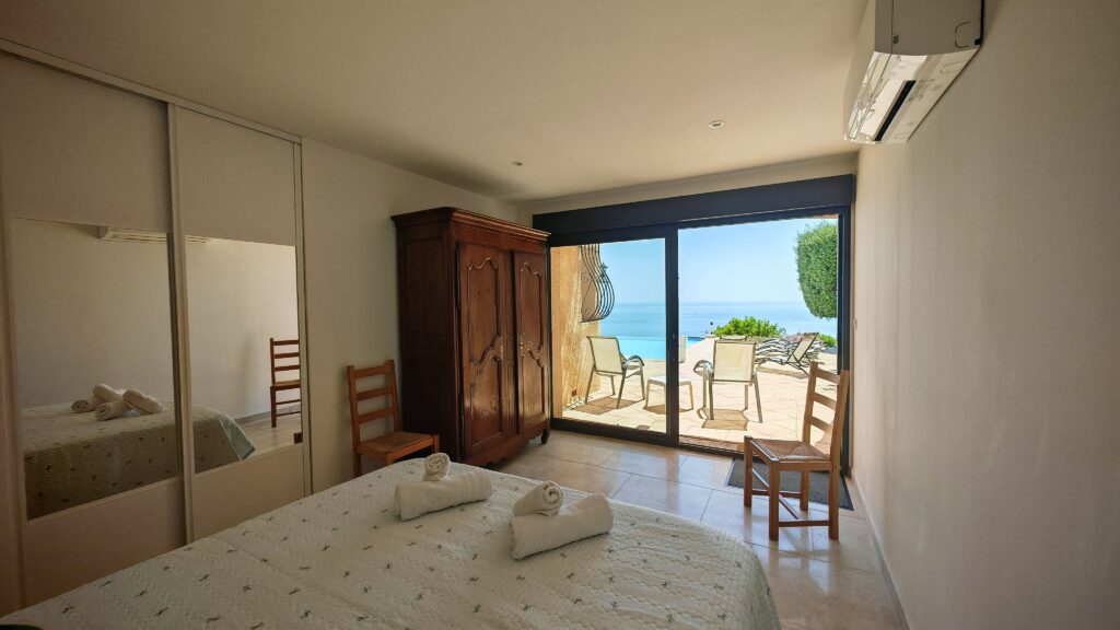 Chambre N°7 fenetre