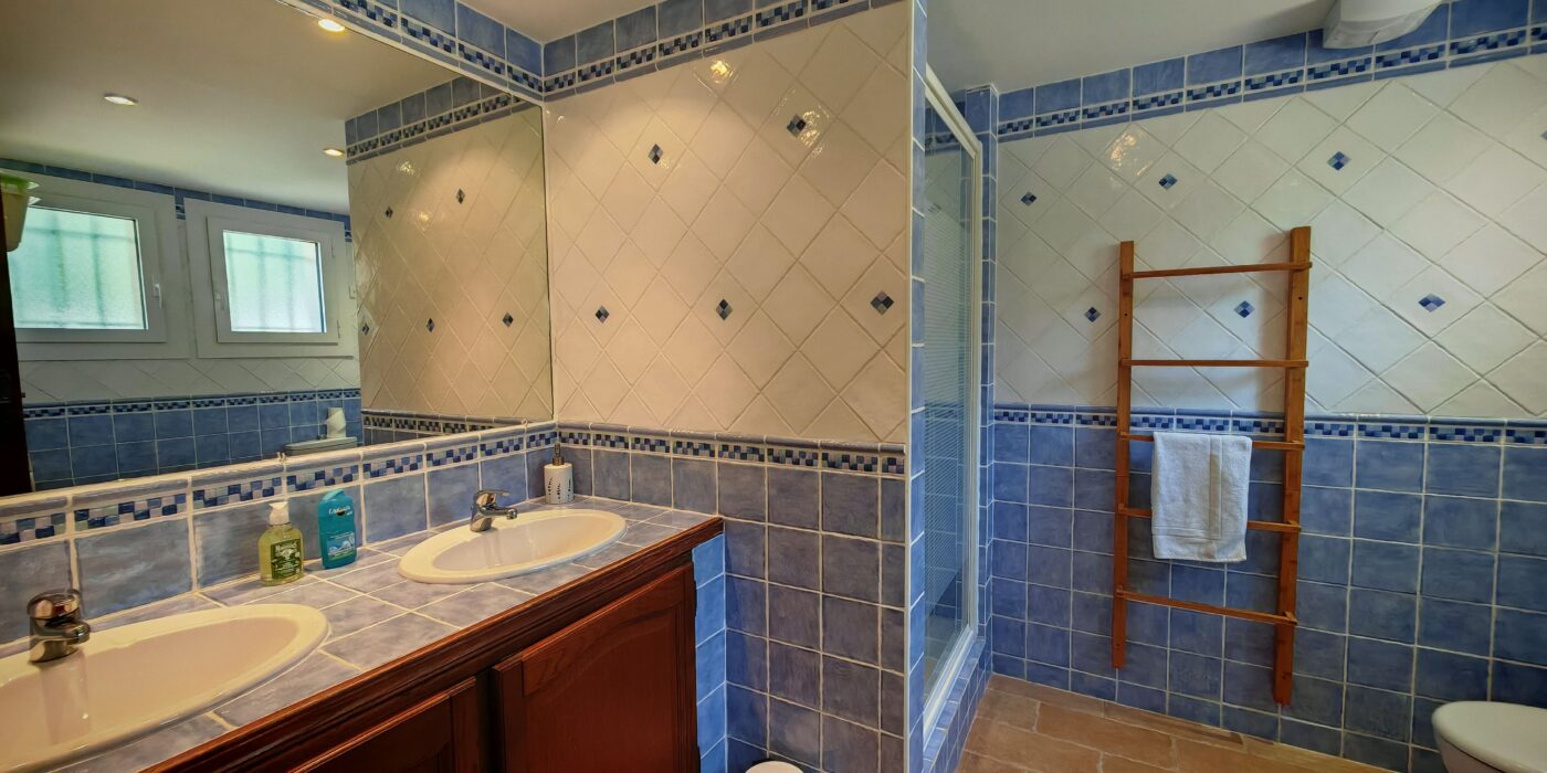 Salle d eau indépendante niveau piscine